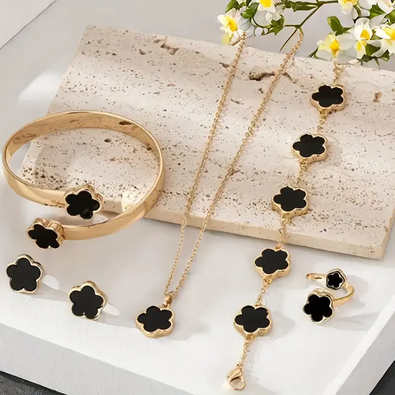 Narcissus accessories set